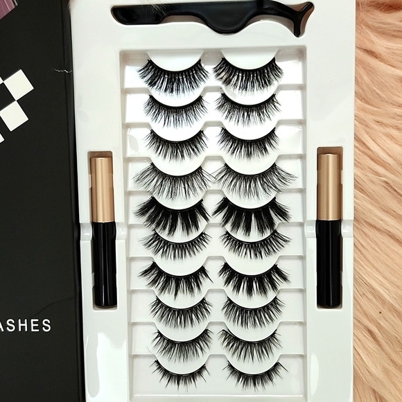 Brand New MAGNETIC ASSORTED EYELASHES & EYELINER-10CT - Picture 2 of 4